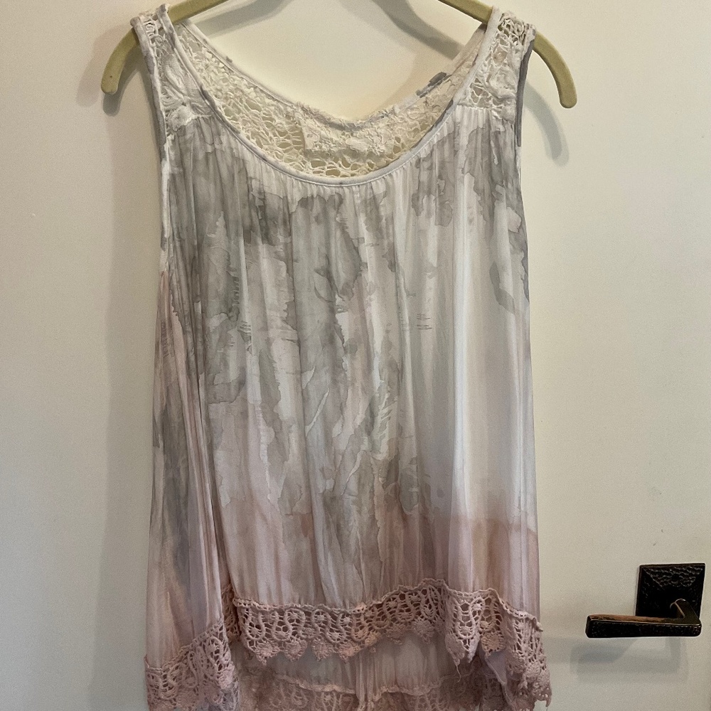 M Made in Italia sleeveless lined split back blouse, white, pink & gray-M